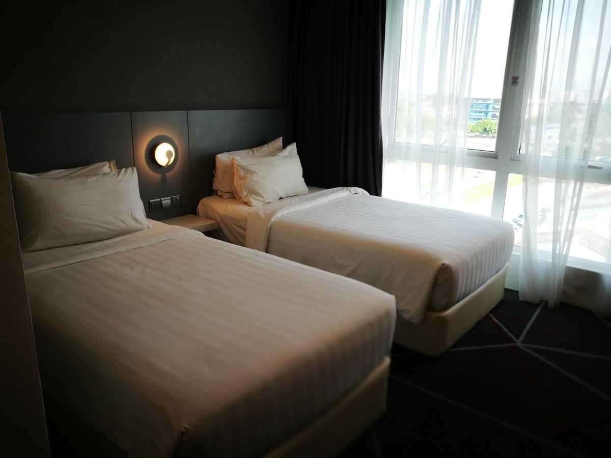 Amerin Hotel Johor Bahru Exterior foto