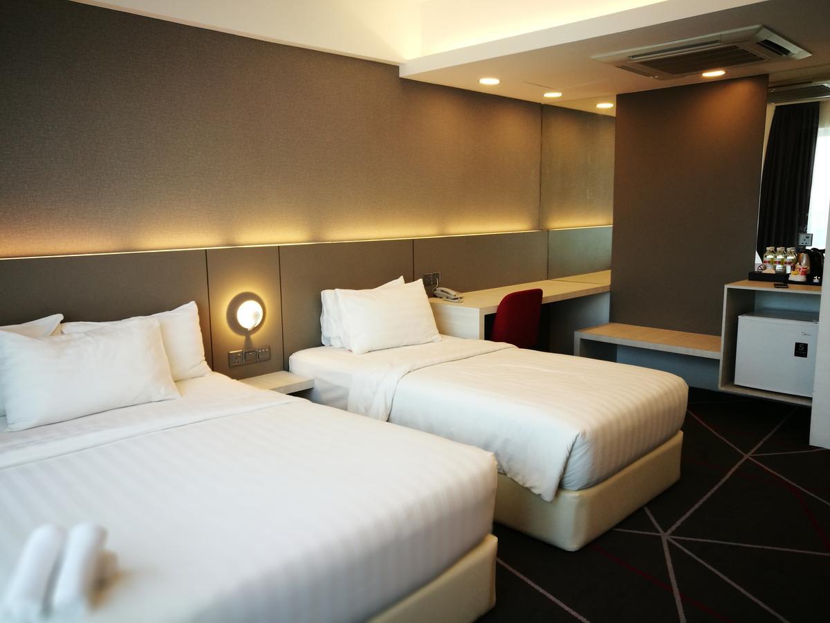 Amerin Hotel Johor Bahru Exterior foto